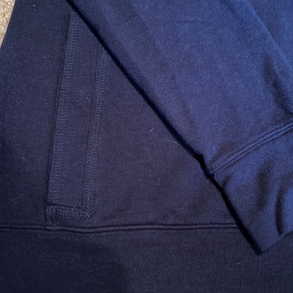 Small vineyard vines royal/dark blue funnel neck sweatshirt. - Picture 4 of 4